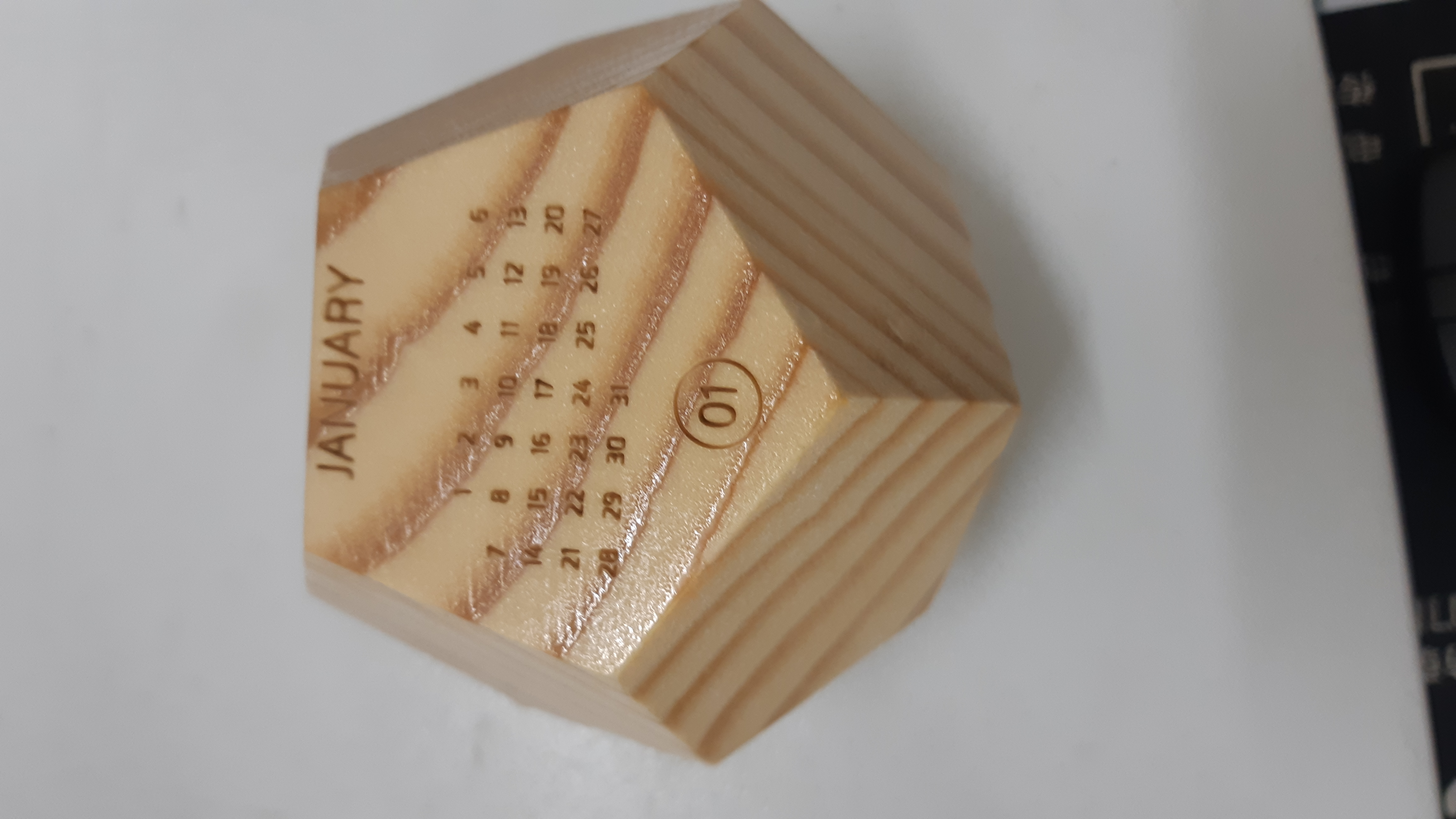 Lịch gỗ khắc laser ở đâu đẹp, chất lượng, giá rẻ tại Hà Nội?