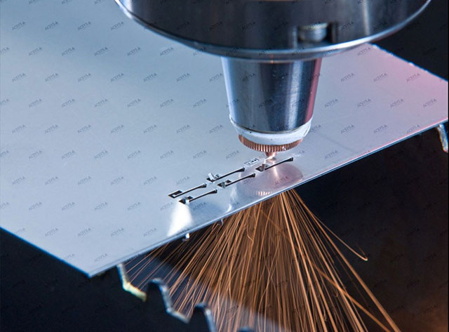 Dịch vụ khắc laser tem nhãn mác kim loại tại Minh Phú Laser